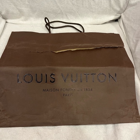 Authentic Louis Vuitton *vintage* hang bag. - Picture 5 of 7